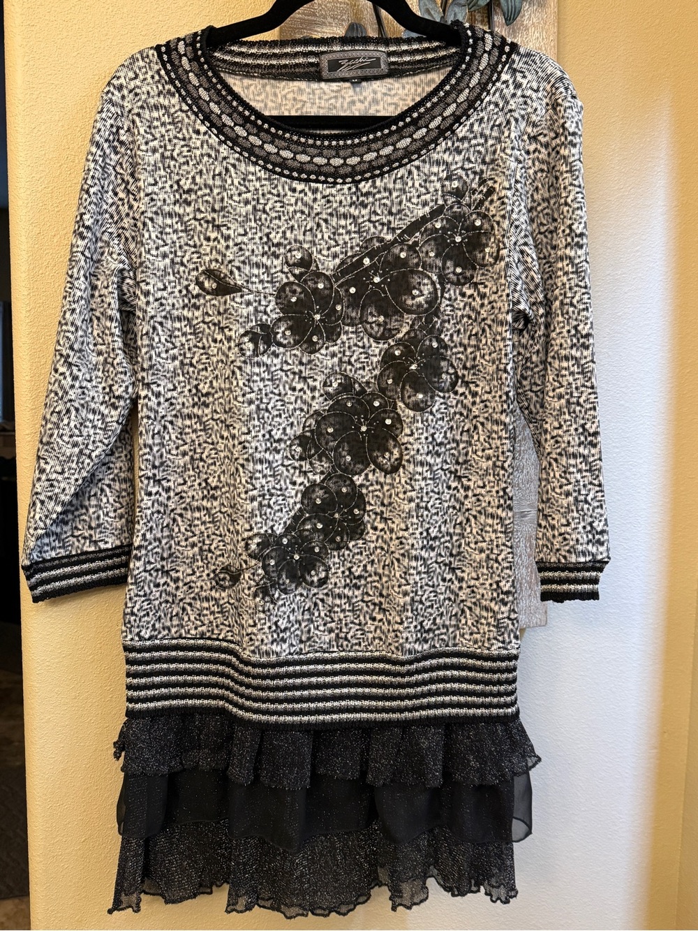 Zashi Black White Floral Embellished Knit Layered Hem Mini Dress Womens Medium